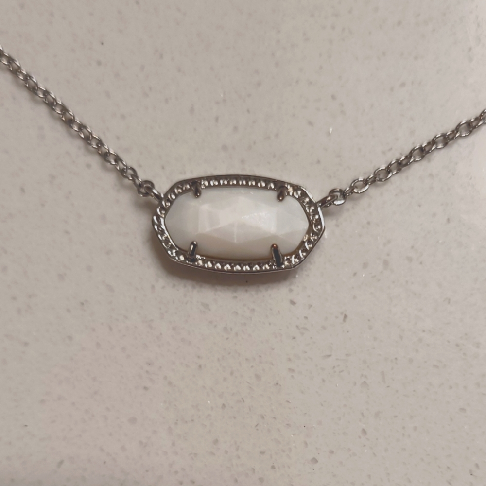 Kendra Scott Elisa Silver Pendant Necklace in Ivory Mother of Pearl